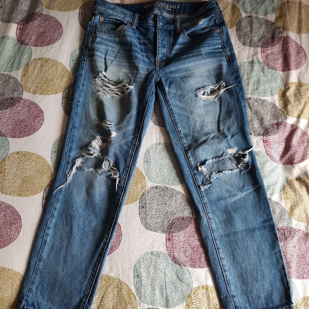 American Eagle ripped crop jeans